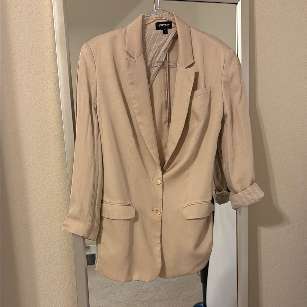 Express Women's Soft Beige Single-Breasted Blazer